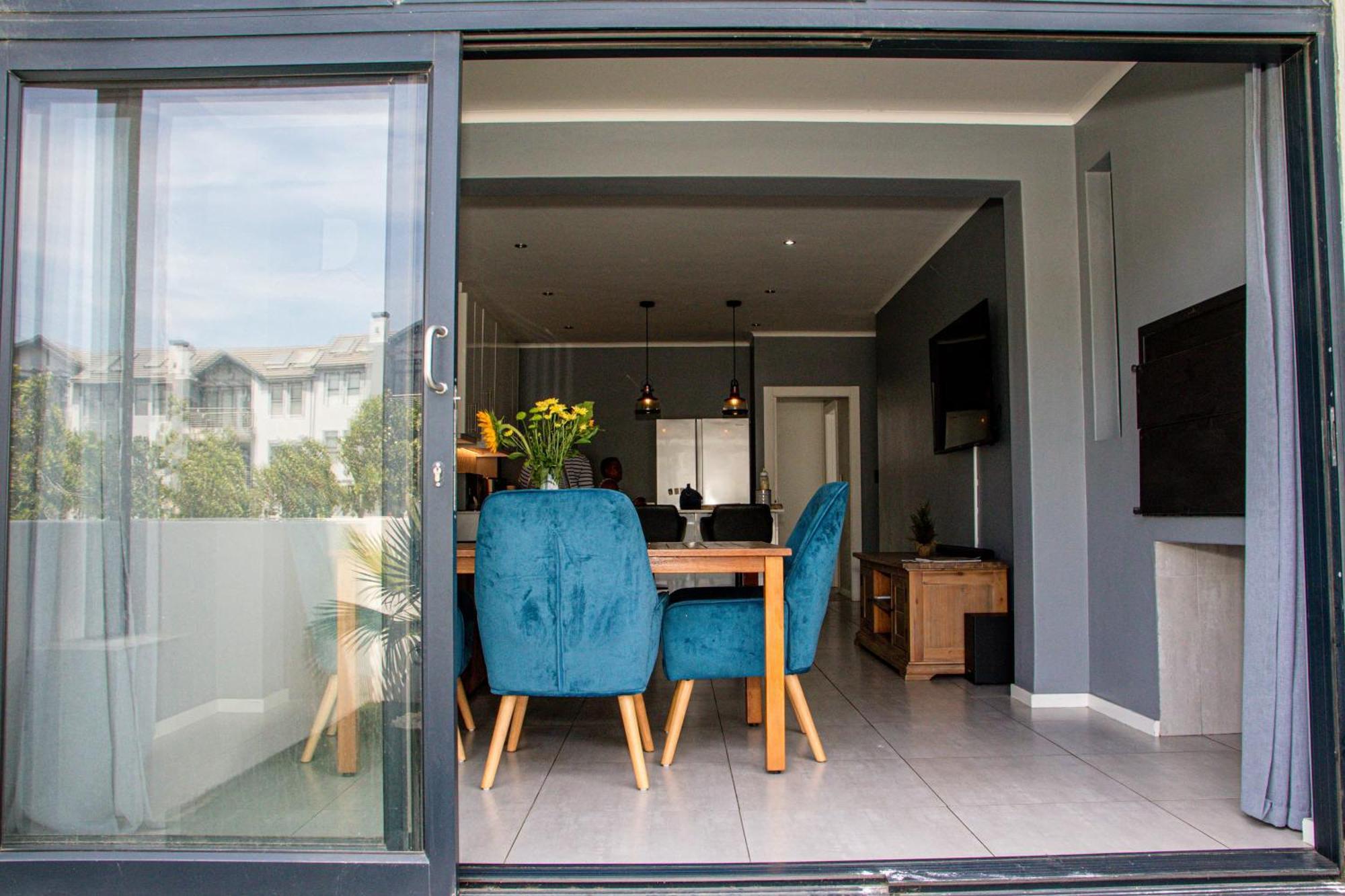 Sitari County Estate - The Iconic Estate * Cape Town
